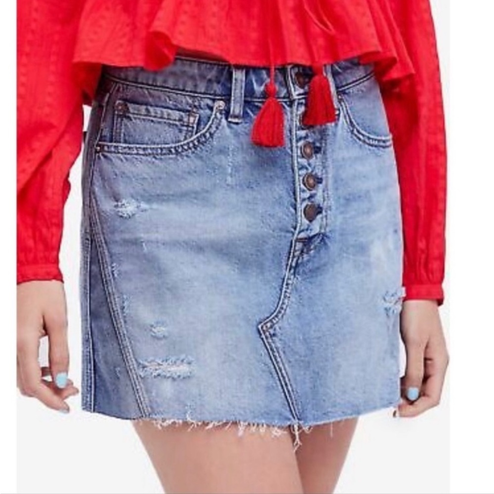 We The Free Denim Raw Hem Mini Skirt Size 30.